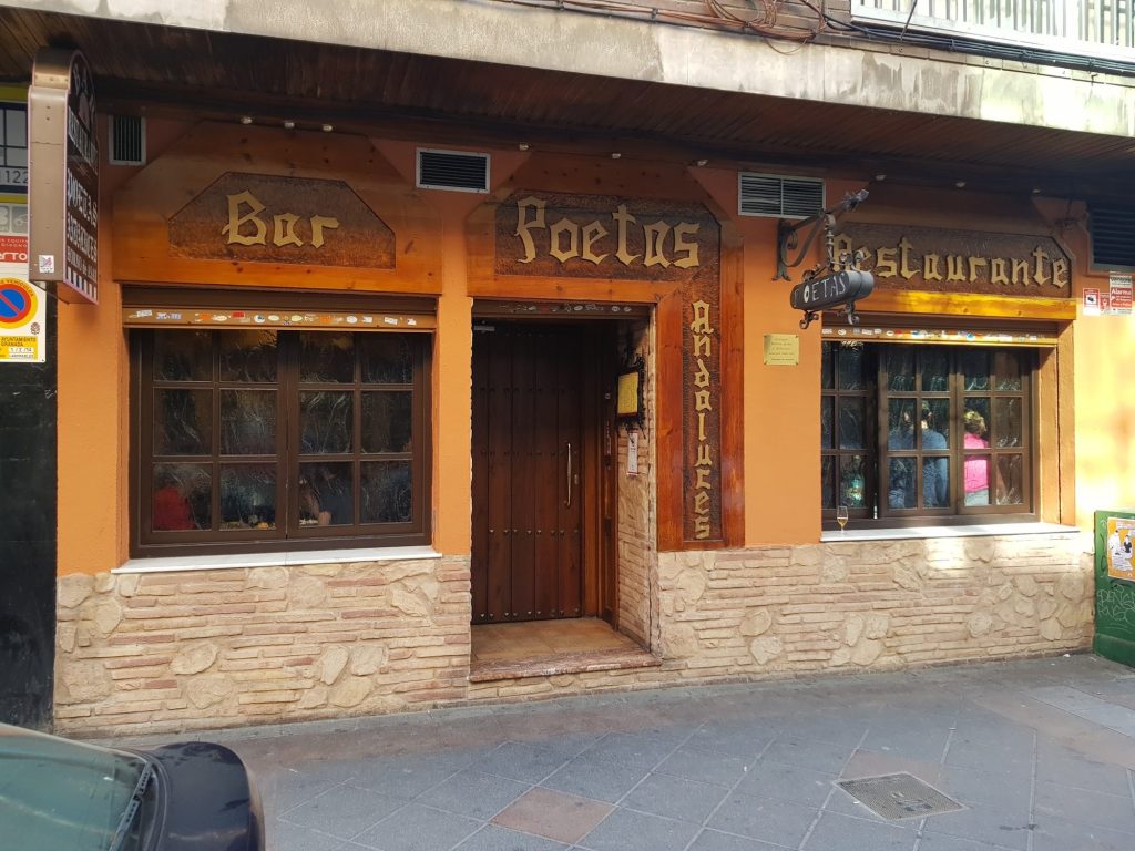 Fachada de Poetas Andaluces en la calle Pedro Antonio de Alarcón